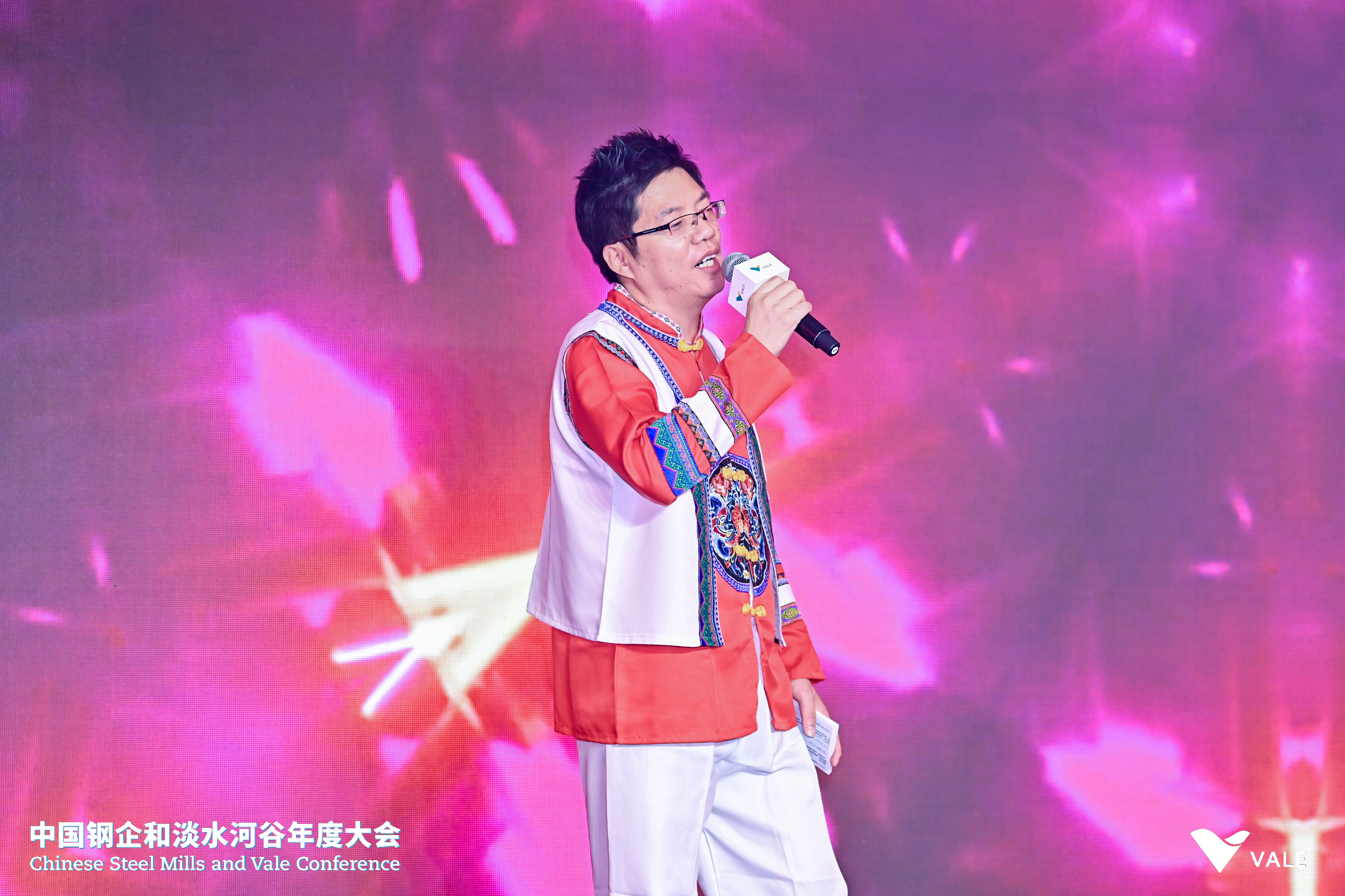 少数民族歌手表演