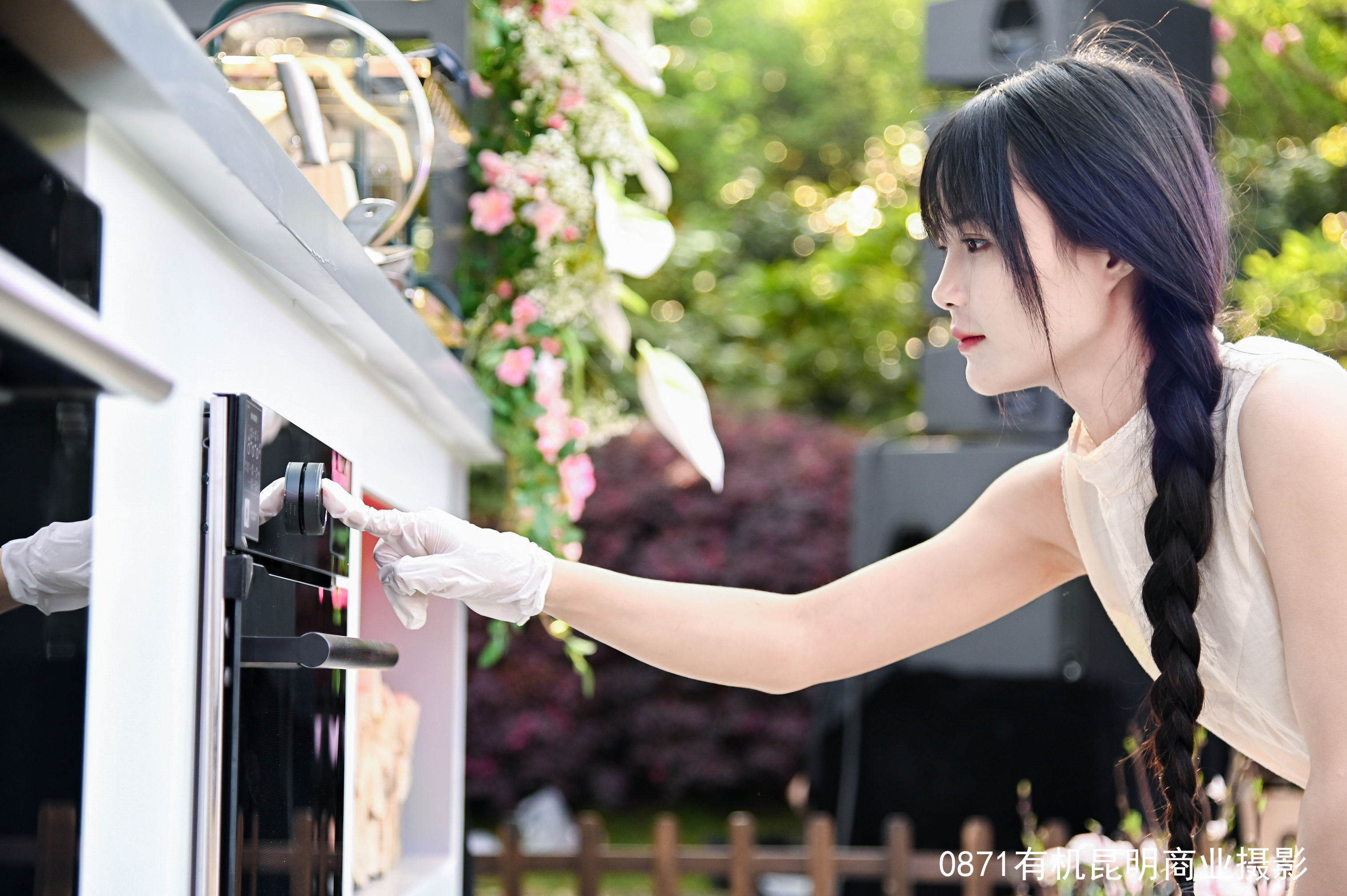 百万粉丝网红小姐姐参与烹饪工作！