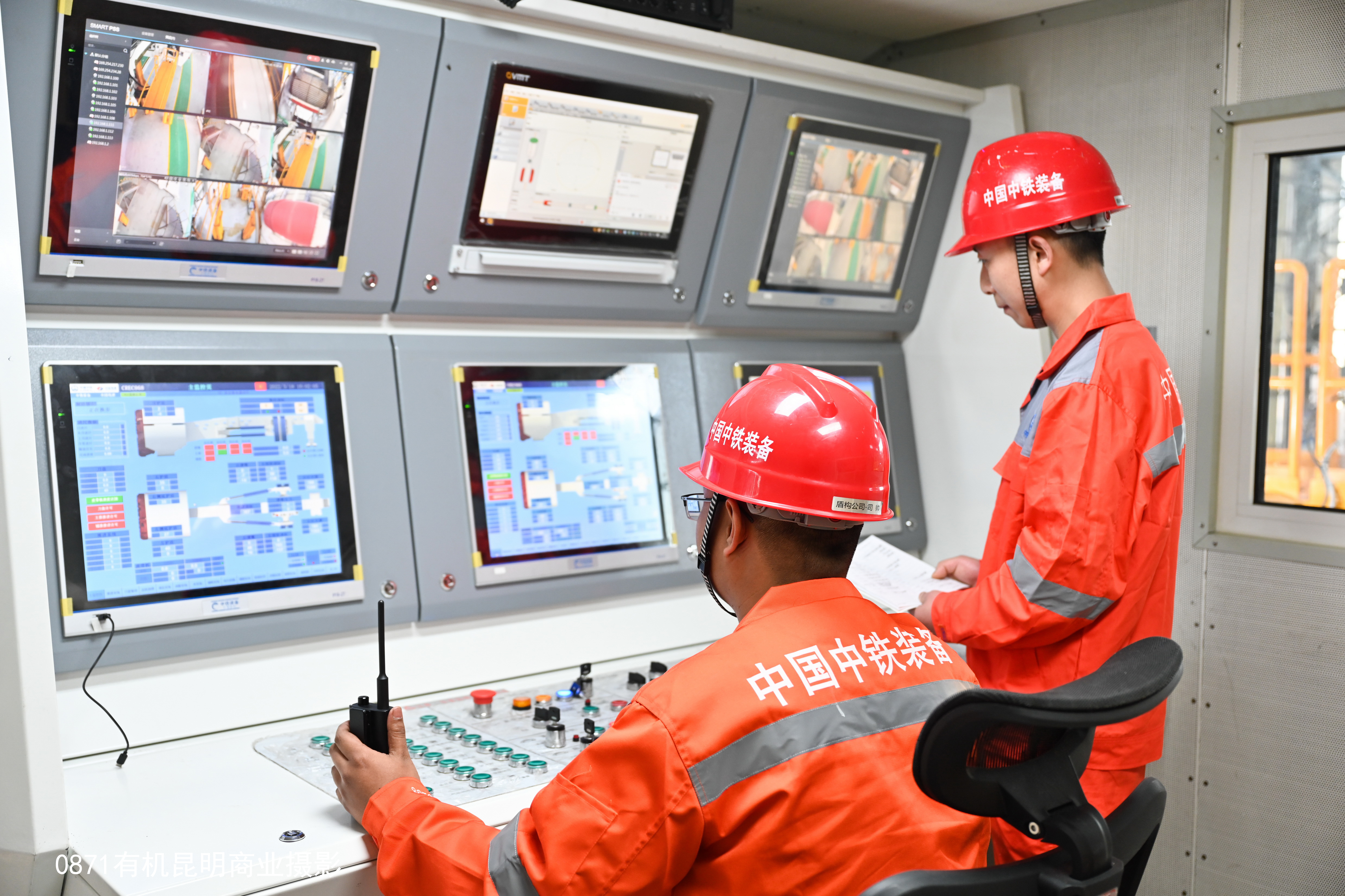 盾构机操作室。